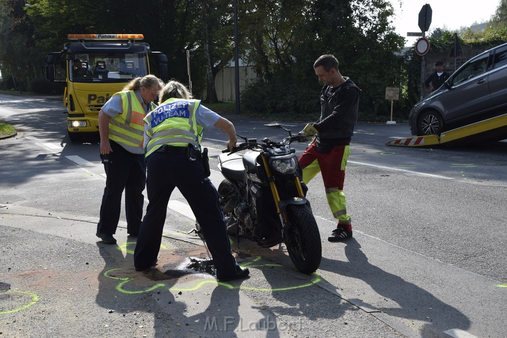 Schwerer Krad PKW Unfall Koeln Muelheim Am Springborn Cottbuserstr P136.JPG - Miklos Laubert